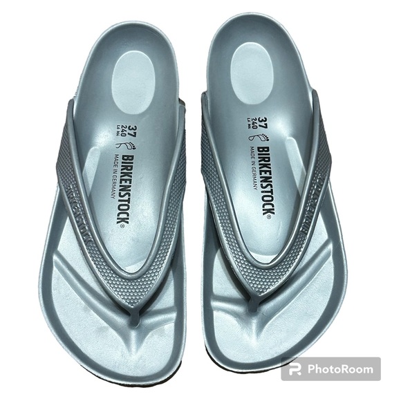 Birkenstock Shoes - Birkenstock silver fipflops 37 ladies 6 mens 4